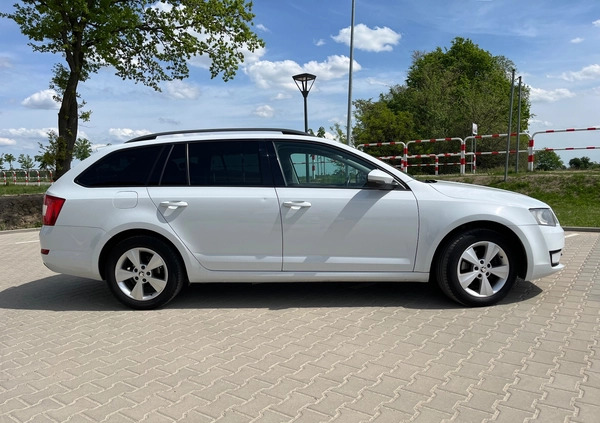 Skoda Octavia cena 27367 przebieg: 340000, rok produkcji 2014 z Jarocin małe 46